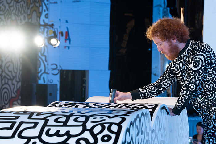 艺术狂想：欢迎来到Mr Doodle的梦幻世界——Mr Doodle（涂鸦先生）即兴创作，点亮澳门之行