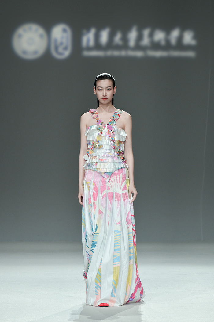 清华美院2023届服装与服饰设计专业毕业设计作品发布会举办