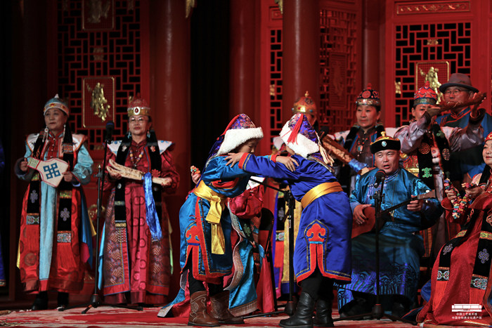 活态史诗《江格尔》唱响中国工艺美术馆 中国非物质文化遗产馆