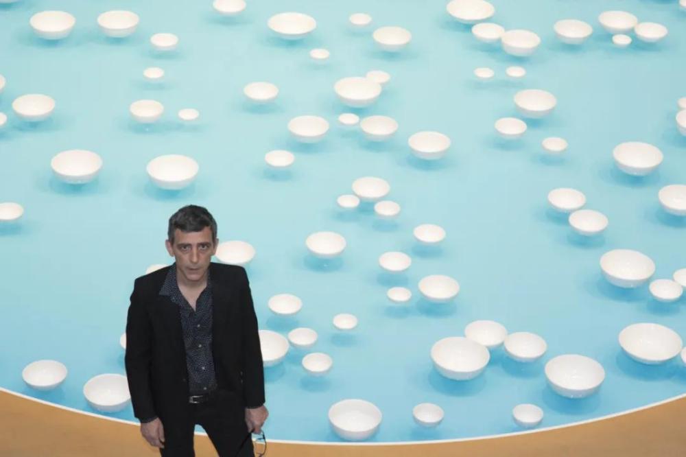 从泥土到语言的过程，可以在美术馆听见“晨钟”与雕塑岁月