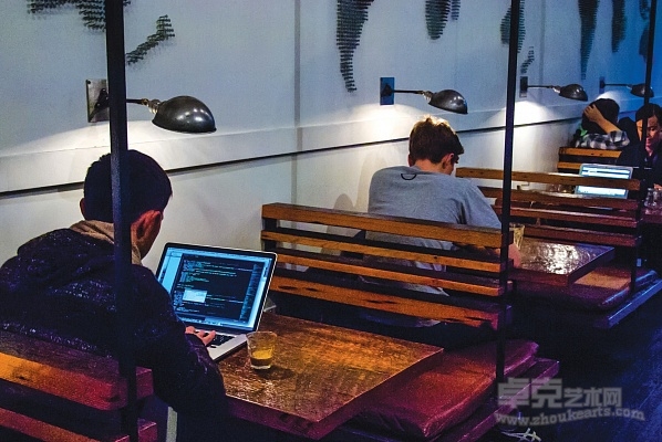 要想在网络时代活得好，艺术评论家们得花心思了