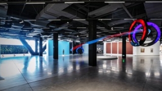 在52层高空的金鹰美术馆，体验一场中国当代艺术的“星象魔法”