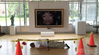 艺术家再现“迈克尔·布朗枪击案”惹争议