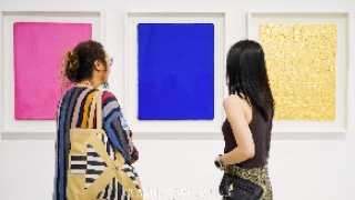 从“心”定义未来——嘉德展览伊夫·克莱因中国首展和扎哈·哈迪德建筑事务所设计展揭幕